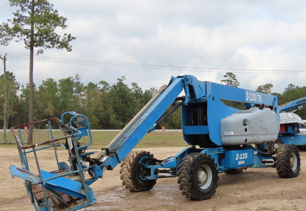 2008 Genie Z135/70 135' 4WD Diesel Articulating Boom Lift Man- Parts/Repair