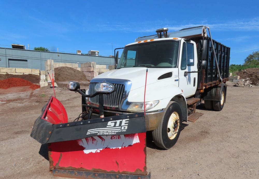 2008 International 4300 S/A Dump Truck 10' Boss V-Plow Spreader Box A/T