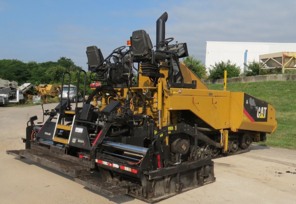 2010 Caterpillar AP655D Tracked Asphalt Paver Extend-A-Mat Screed Genset