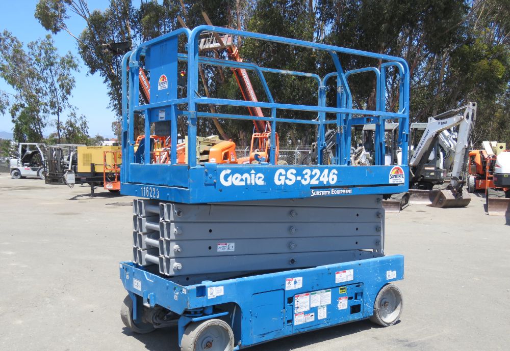 2013 Genie GS-3246 32' Electric Scissor Lift Man Aerial Work Platform