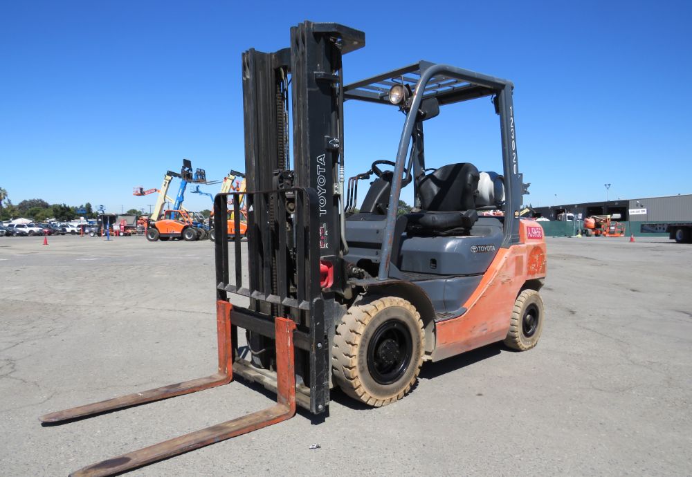 2013 Toyota 8FGU25  3,750 lb Warehouse Forklift Lift Truck LPG S/S