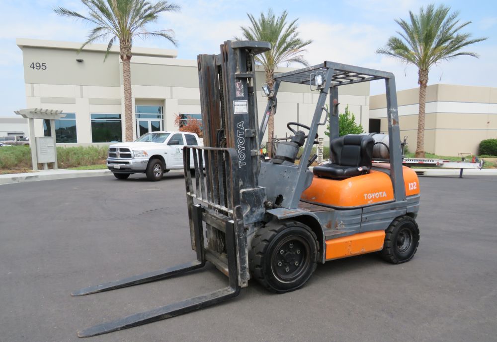 Toyota 52-6FGU30 6,000 lbs Warehouse / Industrial Forklift Lift Truck